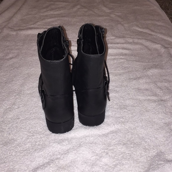 LAST ONE, NWT G by Guess women boots multiple size - Picture 5 of 7